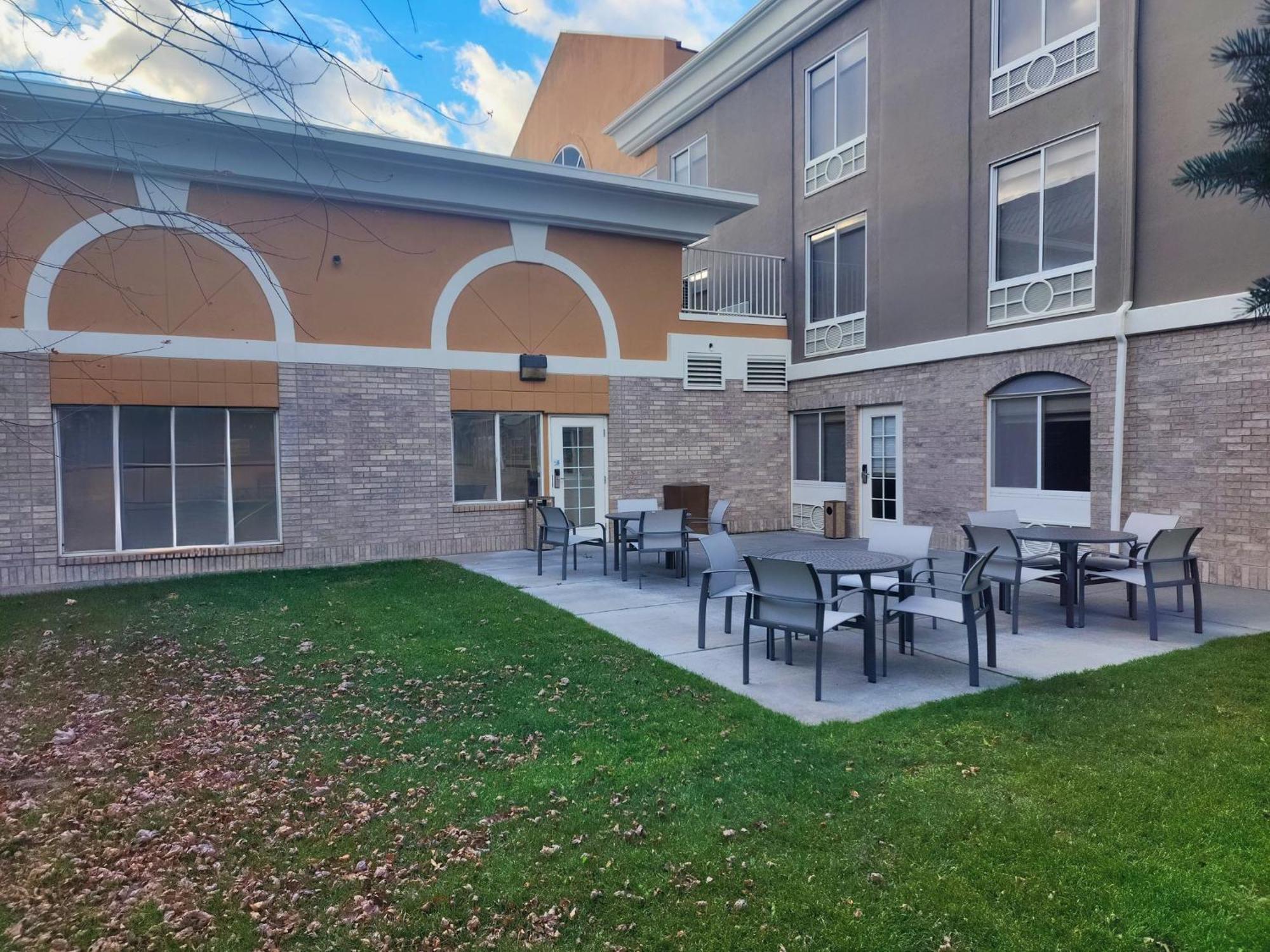 Holiday Inn Express Hotel & Suites Idaho Falls By Ihg Exterior foto